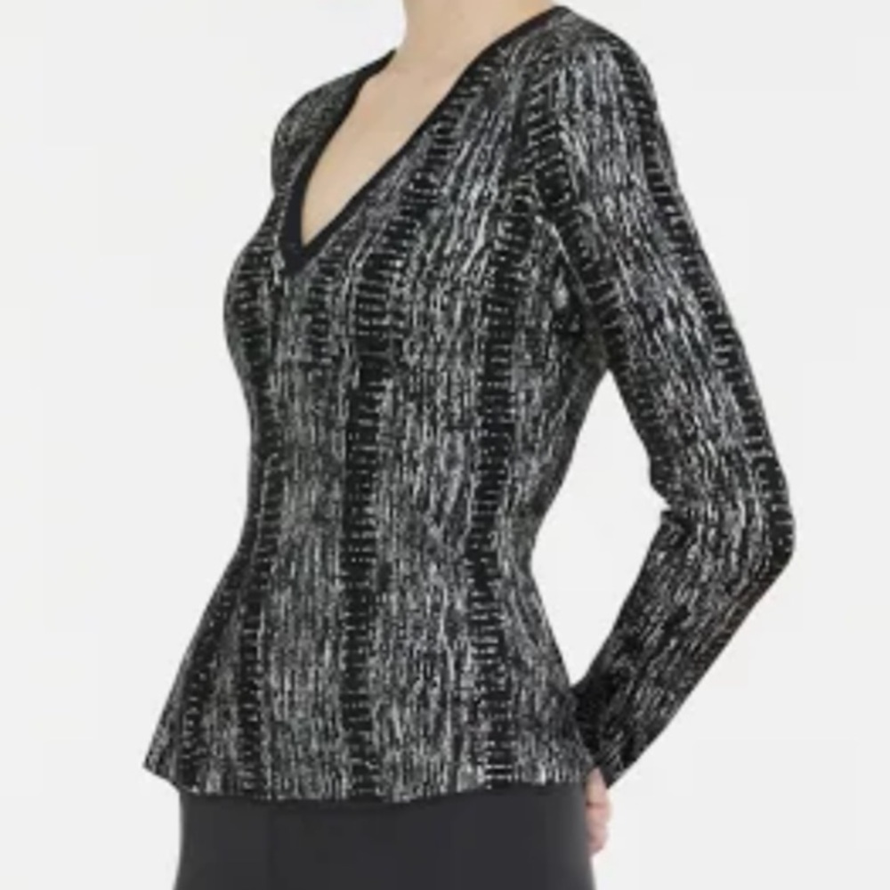 White House Black Market Abstract Striped Top Sweater Long Sleeve Size M. NWT